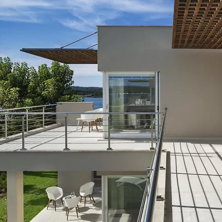 Apartment Detache With Sea View *