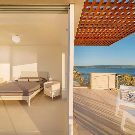 Apartment Detache With Sea View *