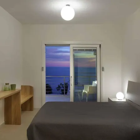 Detache With Sea View Apartment *